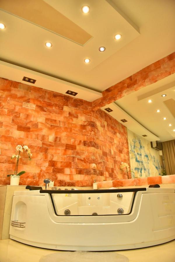 Design Apartment Premium Spa Lux 4 Star "Dubai" Completely Private Wellness & Spa Free Included Sauna & Jacuzzi & Salt Wall & Fire Place & 3D Ceilings & Business Wifi & Netflix & Keyless Code Entry & Full Smart App & Secure 2 Parking Place Cuprija Exterior photo