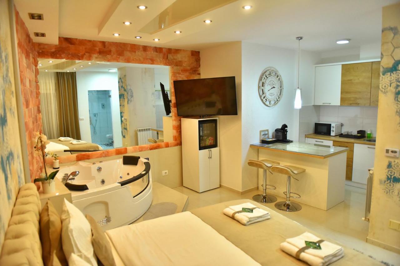 Design Apartment Premium Spa Lux 4 Star "Dubai" Completely Private Wellness & Spa Free Included Sauna & Jacuzzi & Salt Wall & Fire Place & 3D Ceilings & Business Wifi & Netflix & Keyless Code Entry & Full Smart App & Secure 2 Parking Place Cuprija Exterior photo