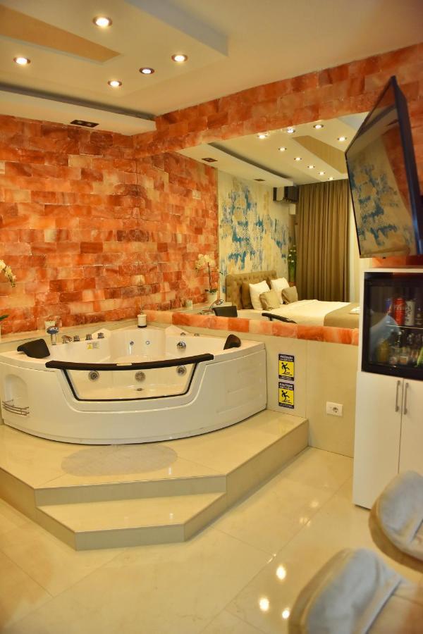 Design Apartment Premium Spa Lux 4 Star "Dubai" Completely Private Wellness & Spa Free Included Sauna & Jacuzzi & Salt Wall & Fire Place & 3D Ceilings & Business Wifi & Netflix & Keyless Code Entry & Full Smart App & Secure 2 Parking Place Cuprija Exterior photo